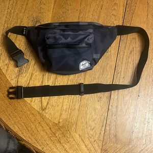 Herschel Supply Co Seventeen Hip Pack Camo NWOT
